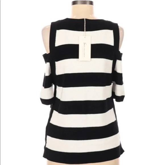 Vince Camuto size xsmall striped cold shoulder top - Picture 2 of 4